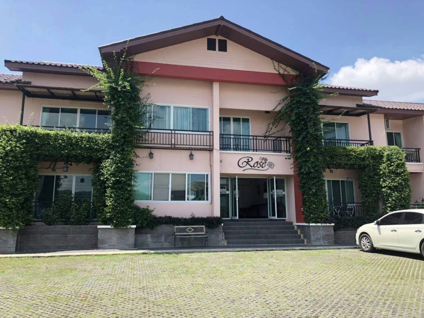 อาคารด้านหน้า Rose Villa Resort